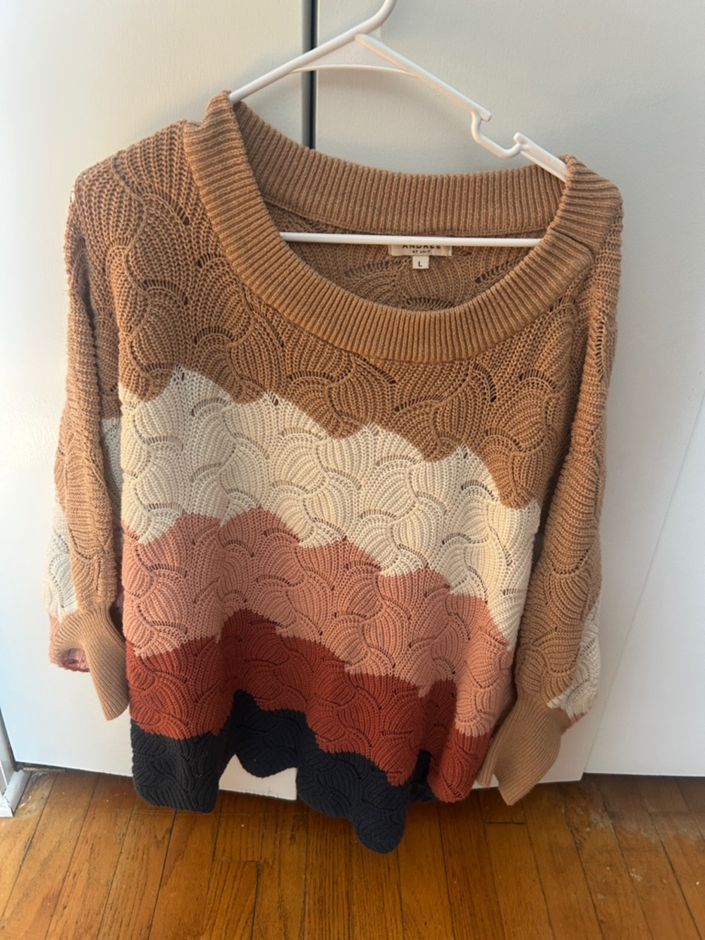 ANDREE BY UNIT Colorblock Wave Knit Sweater in Camel, Cream, Rust & Black